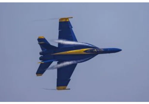 Pilot Blue Angels nastraszył plażowiczów. Kary nie będzie