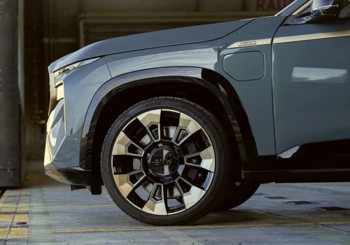 BMW za niemal 700 tys. zł ma problem. Właściciele opisują kosztowne pęknięcia