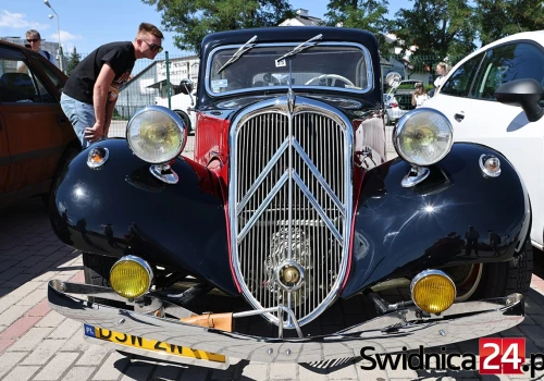 Perełki motoryzacji, pokaz ratownictwa i atrakcje dla najmłodszych. XI Żarowskie Spotkanie Miłośników Motoryzacji coraz bliżej