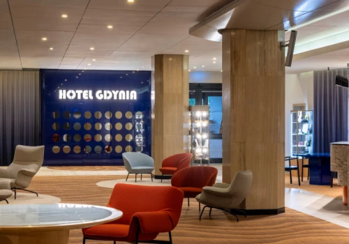 Włożyli w niego ponad 50 mln zł. Tak wygląda słynny hotel w centrum Gdyni po metamorfozie