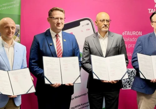 TAURON wybuduje dwie nowe szybkie stacje ładowania na Śląsku. Inwestycje wspiera WFOŚiGW