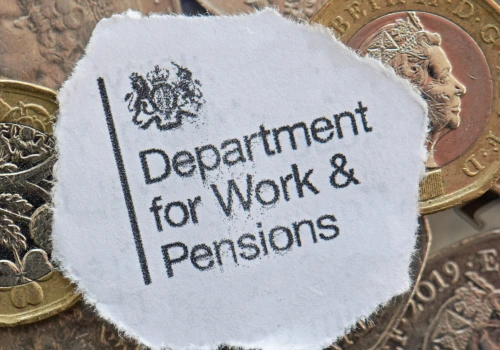 DWP zaciska pętlę wokół beneficjentów, a wewnątrz urzędu wybucha skandal. Kradzieże i wyłudzenia przekroczyły 600 tys. funtów