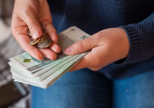 Średnia pensja przebiła oczekiwania. Ale w przemyśle stało się coś dziwnego