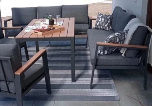 Meble aluminiowe na taras i do ogrodu – jak wybrać zestaw na wiele sezonów?