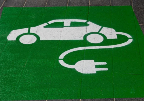 UE chce uniezależnić się od ropy. Samochody elektryczne jako… magazyny energii.