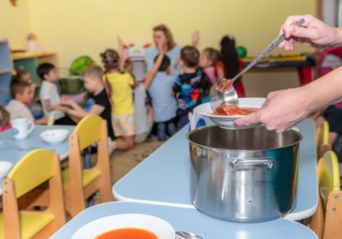 Tym daniem zatruły się przedszkolaki z Małopolski. Ustalenia sanepidu