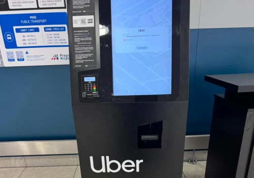 Pierwsze Uberomaty na Lotnisku Chopina w Warszawie. 
