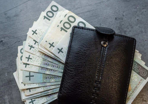 Tyle w czerwcu zarabiali Polacy. Średnia pensja może zaskakiwać