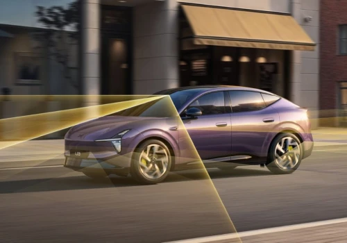Chiński Xpeng szturmuje Europę. Wyzywa Teslę i testuje auto z AI w centrum miasta