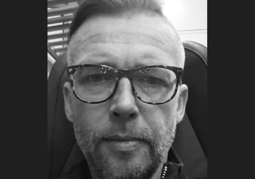 Zaginiony Piotr Kuśmirek nie żyje. Ciało poety związanego z Teatrem Nowym w Warszawie znaleziono na Słowacji