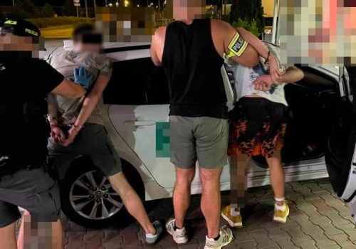 Dwóch obywateli Ukrainy w wieku 19 i 21 lat zatrzymanych przez policję. Mieli wyłudzić 80 tys. złotych od 77-latki