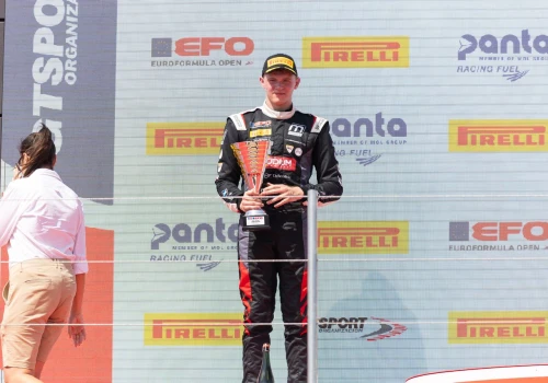 Młody Polak znów na podium na zapleczu F1. Do zwycięstwa zabrakło 0,887 s