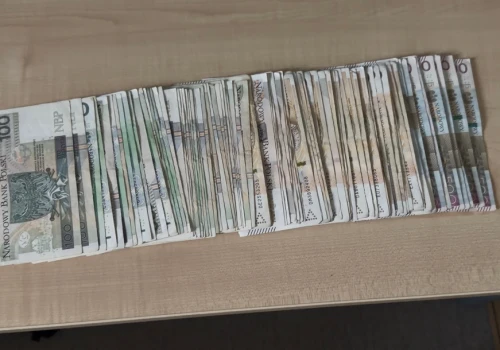 Zostawił saszetkę na ławce. W kilka chwil zniknęło 60 tysięcy złotych
