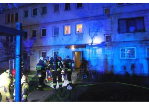 Kolejny pożar mieszkania w Tarnobrzegu! Przy ulicy Moniuszki ewakuowano dwudziestu mieszkańców budynku, poszkodowana została kobieta.
