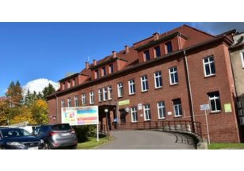 Szpital w Miastku zawiesza działalność kolejnych oddziałów, bo zalega z wypłatami. 