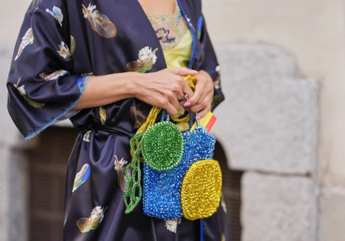 Odmieni letni look. Jak stylizować kimono? Najlepsze pomysły na wakacje