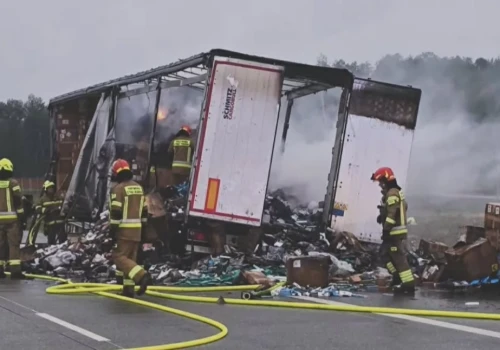 Pożar ciężarówki na A2. Autostrada w kierunku Warszawy zablokowana
