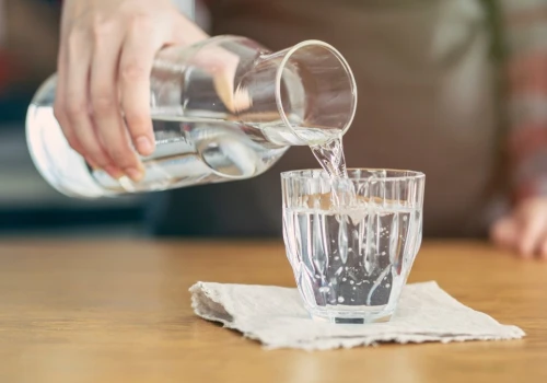 Popularny trik z wodą na odchudzanie może działać odwrotnie