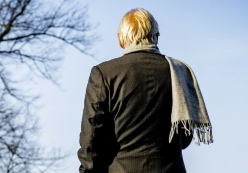 76-letni gwiazdor przyłapany z 28-letnią aktorką. Ciekawe, co na to jego młodsza o 33 lata żona