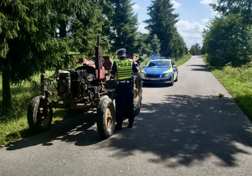 Pijany 57-latek uciekał przed policją… ciągnikiem. Lista jego przewinień była długa