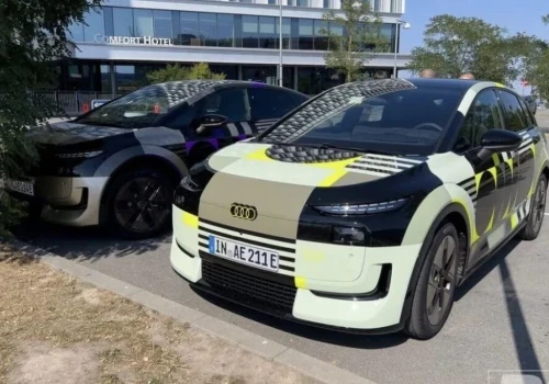 Nowe Audi A2 e-tron uchwycone na żywo. Po usunięciu maskowania przez AI przywołuje wspomnienia