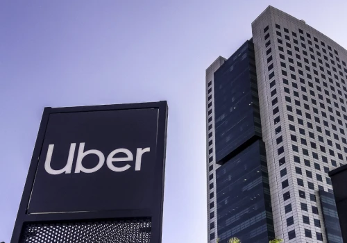 Uber uruchamia na Lotnisku Chopina kioski do zamawiania przejazdów