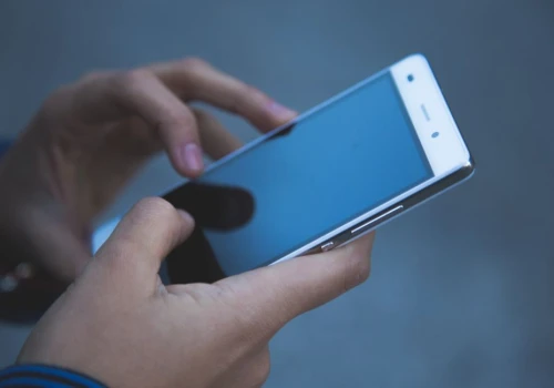 NIK o ochronie dzieci i młodzieży przed treściami szkodliwymi, niebezpiecznymi i pornograficznymi w internecie. Nadal brakuje skutecznych rozwiązań