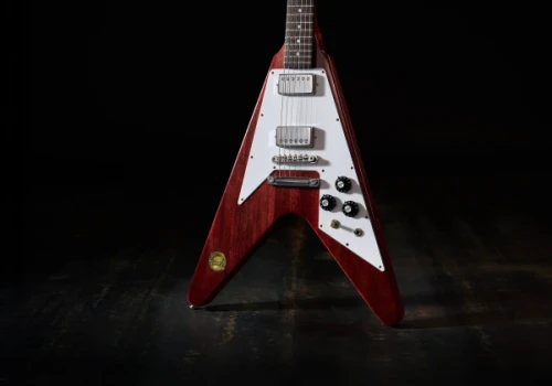Gibson odtwarza ikonę hard rocka – powrót Flying V Medallion z 1971 roku