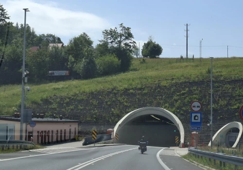 Jak jechać na Słowację przez Zwardoń? Zamknięcie tunelu w Lalikach | ZDJĘCIA, MAPA