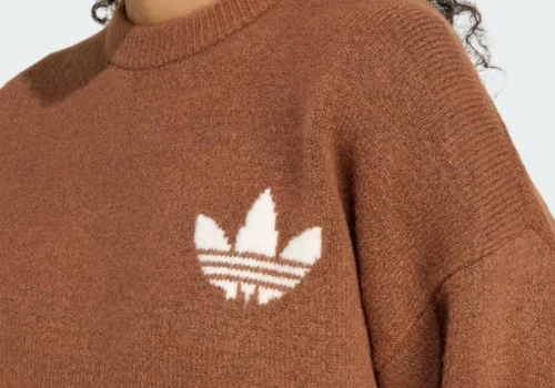 Polki wykupują ten dzianinowy komplet Adidas. Miło otula i jest sporo przeceniony