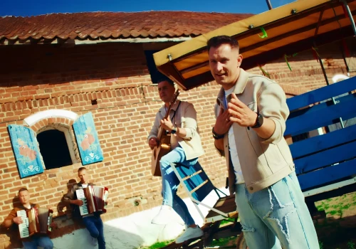 Eratox zrobił to po swojemu. „Goodbye” w kilka dni podbiło serca fanów