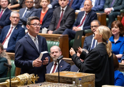 Premier wziął się do roboty! Obniżono VAT na prąd