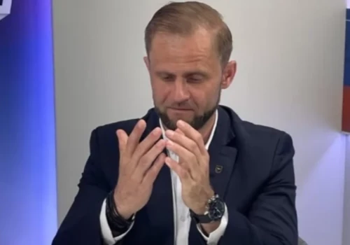 Noże taktyczne, masaż... Kulisy rządów w miejskiej spółce radnego KO, który zmienia partię, bo „to wola Jezusa Chrystusa”