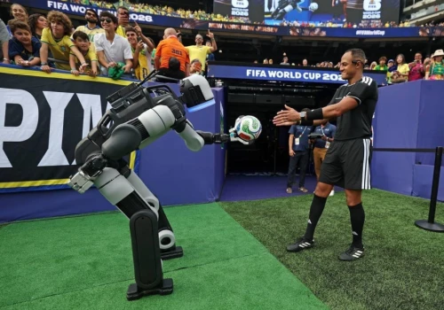Robot Atlas zagrał na mundialu. Teraz boją się go w fabrykach i strajkują
