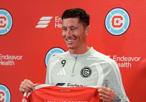 Lewandowski kontra Messi. Gdzie i jak oglądać pierwszy mecz Polaka?
