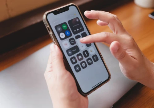 Telefon ma ukrytą datę ważności. Sprawdzisz ją w 30 sek. bez rozkręcania obudowy
