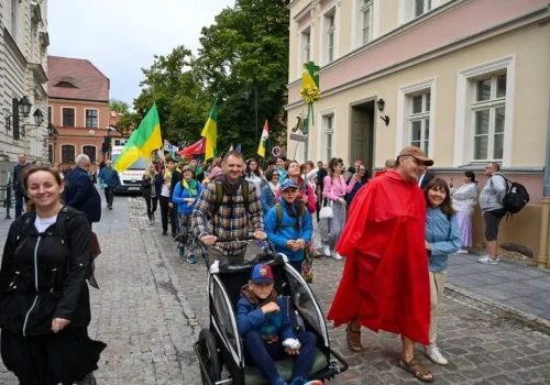Blisko pół tysiąca pielgrzymów wyruszyło na Jasną Górę