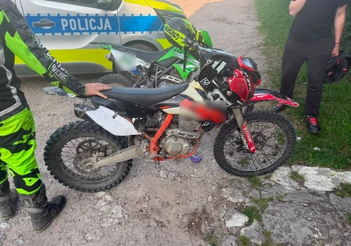 Motocykle bez świateł, nastolatkowie bez uprawnień. Policja przerwała niebezpieczną jazdę
