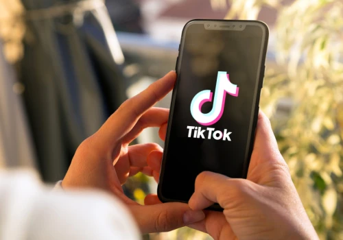 TikTok podsuwa Polakom chińską propagandę. NASK ostrzega przed manipulacją