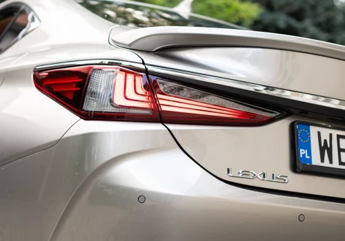 Lexus tnie cenę limuzyny w Polsce. Zostało 199 900 zł za ostatnie sztuki
