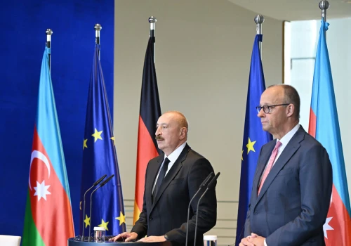 Delegacje Niemiec i Rosji przeprowadziły tajne rozmowy w Azerbejdżanie? Sprzeczne wypowiedzi