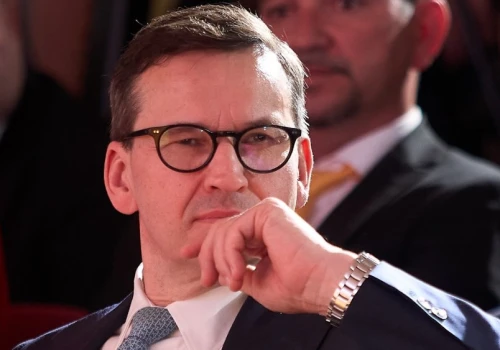 PiS z ledwo 17,7 proc. i 6 partii w Sejmie. Ależ ta nowa partia Morawieckiego namiesza