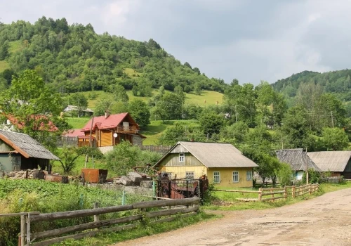 Kupujesz nieruchomość na wsi? Od 2026 podpiszesz zgodę na typowe uciążliwości rolnicze