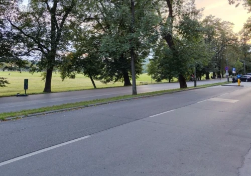 Od 22 lipca nie zaparkujesz na al. 3 Maja. Powód to zmiany w strefie płatnego parkowania