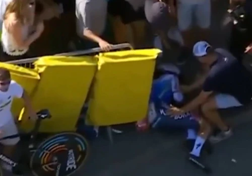 Kolejny dramat na Tour de France. Czołowy kolarz wycofuje się z wyścigu
