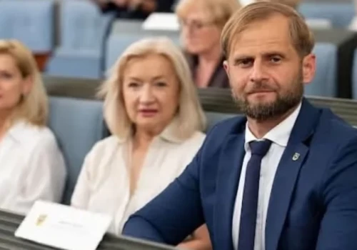 Nie zdążył odejść z KO, wcześniej go zawiesili za konszachty z PiS i Grzegorzem Braunem