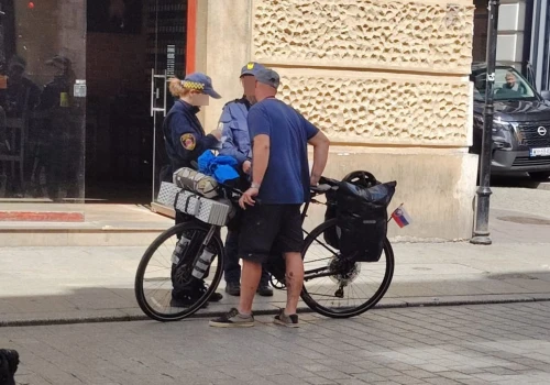 Sypią się mandaty dla rowerzystów na Floriańskiej. Wielu wciąż łamie zakaz