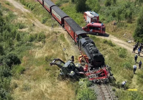 Zderzenie ciągnika rolniczego z lokomotywą. Straty sięgają miliona złotych