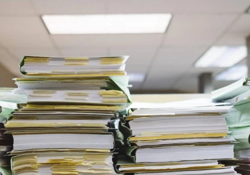 KAS rozbiła proceder fikcyjnych faktur VAT. Nielegalne faktury warte miliony
