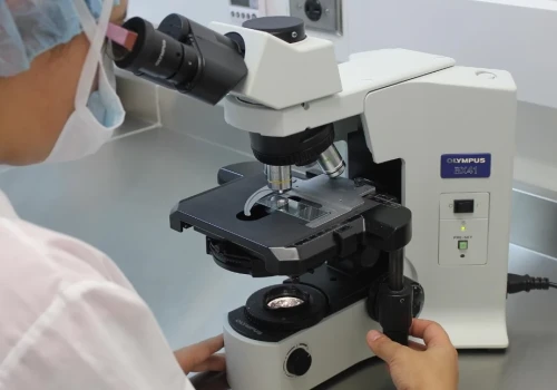 Stwardnienie rozsiane: tańszy lek okazał się równie skuteczny jak okrelizumab